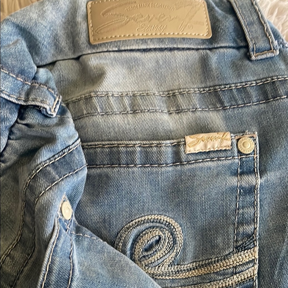 Seven7 Women's Light Denim Slim Boot Jean 1